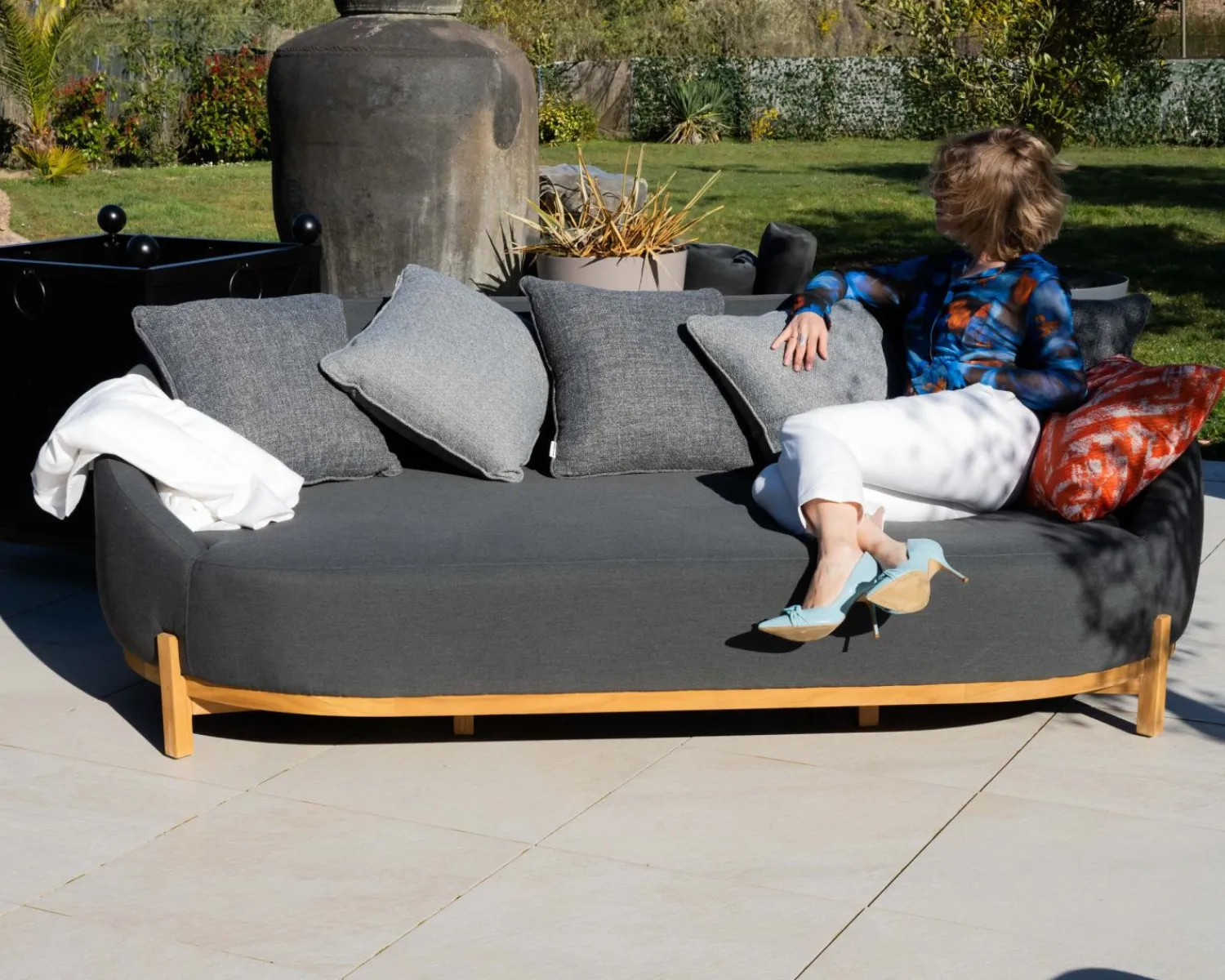 Meuble House Méridienne d'extérieur design enveloppant "Armando" gris foncé avec coussins coordonnés Clearance