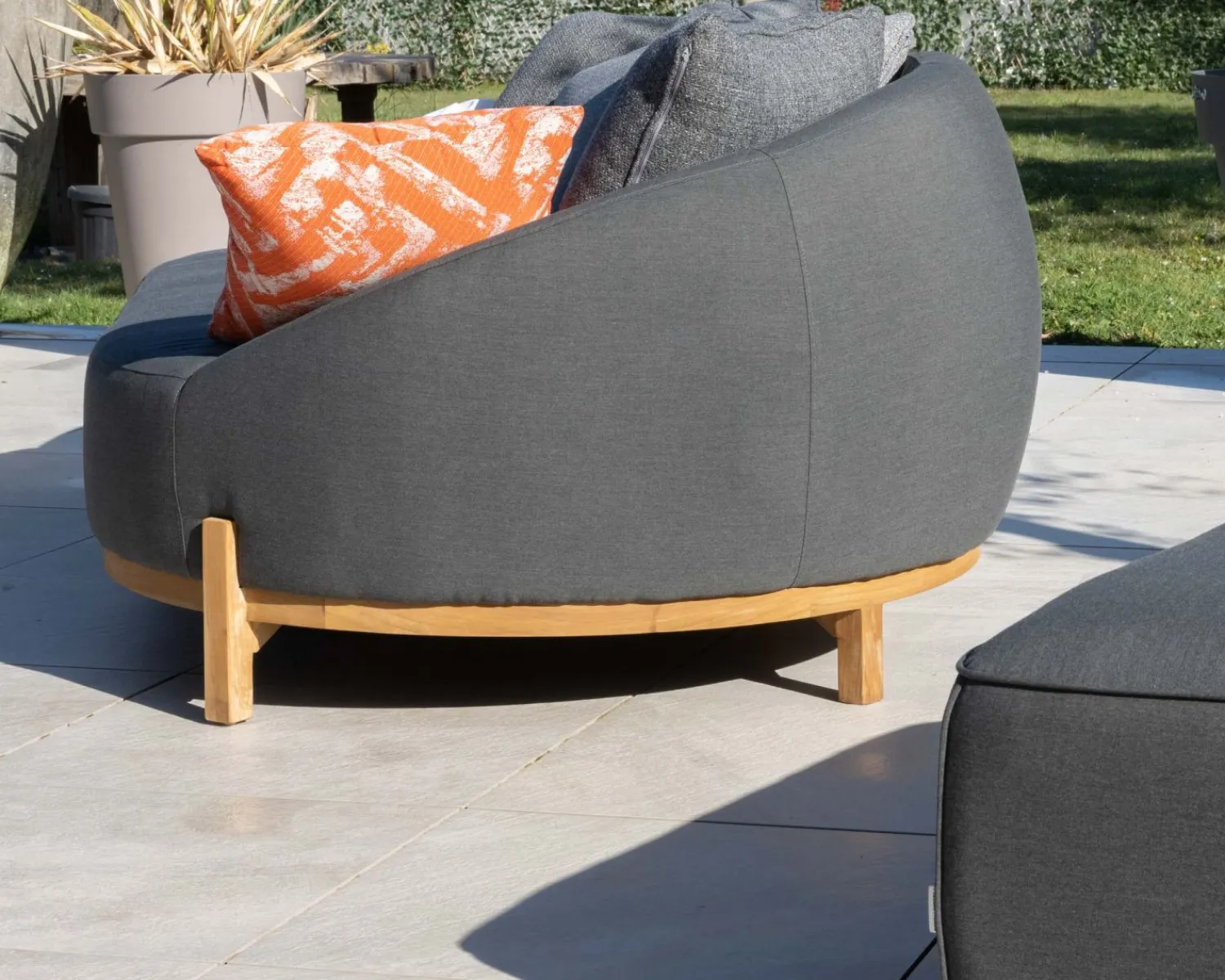 Meuble House Méridienne d'extérieur design enveloppant "Armando" gris foncé avec coussins coordonnés Clearance