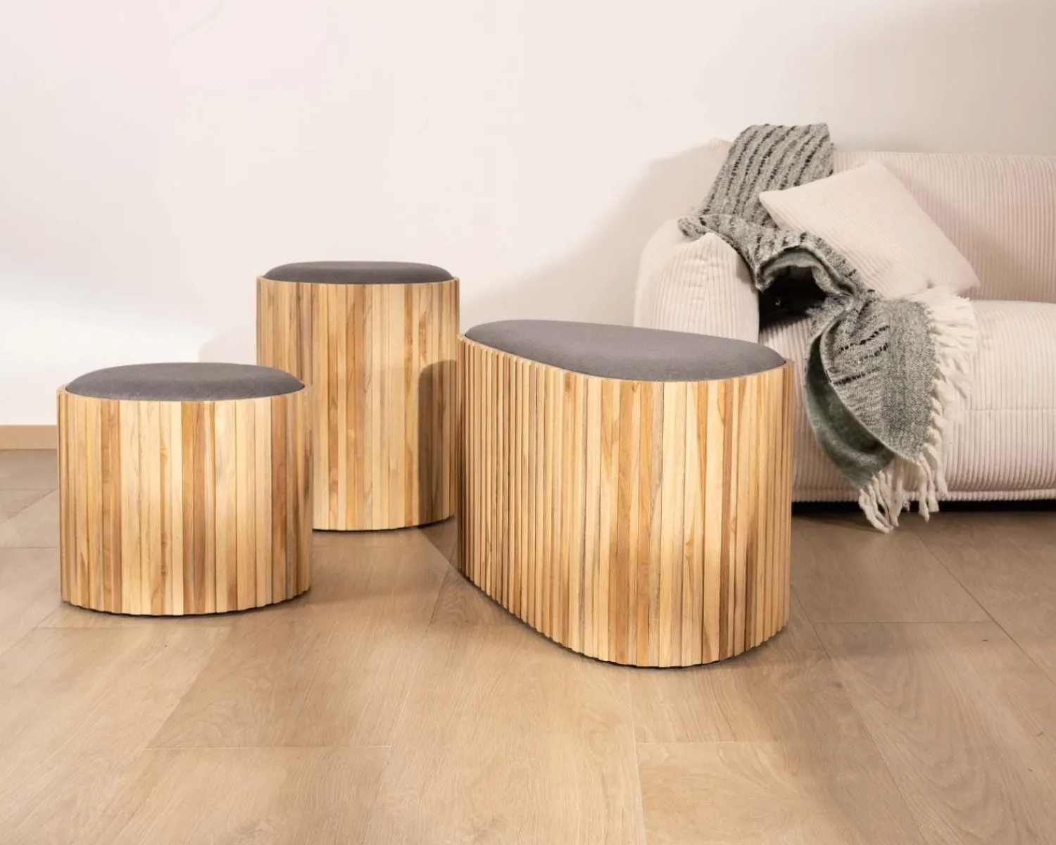Meuble House Petite banquette en bois de teck recyclé et tissu gris "Foster" Hot