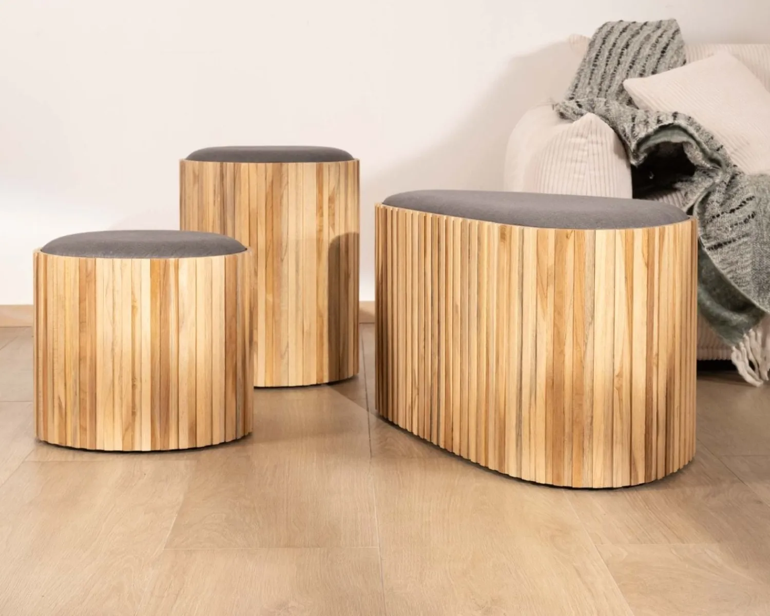 Meuble House Petite banquette en bois de teck recyclé et tissu gris "Foster" Hot