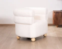 Meuble House Petite chauffeuse en tissu bouclette blanc design 70's