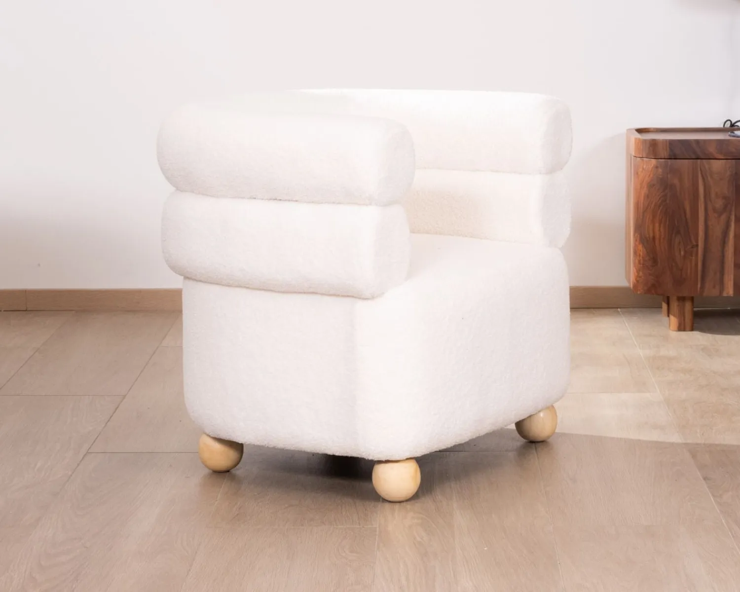 Meuble House Petite chauffeuse en tissu bouclette blanc design 70's "Wala" Discount
