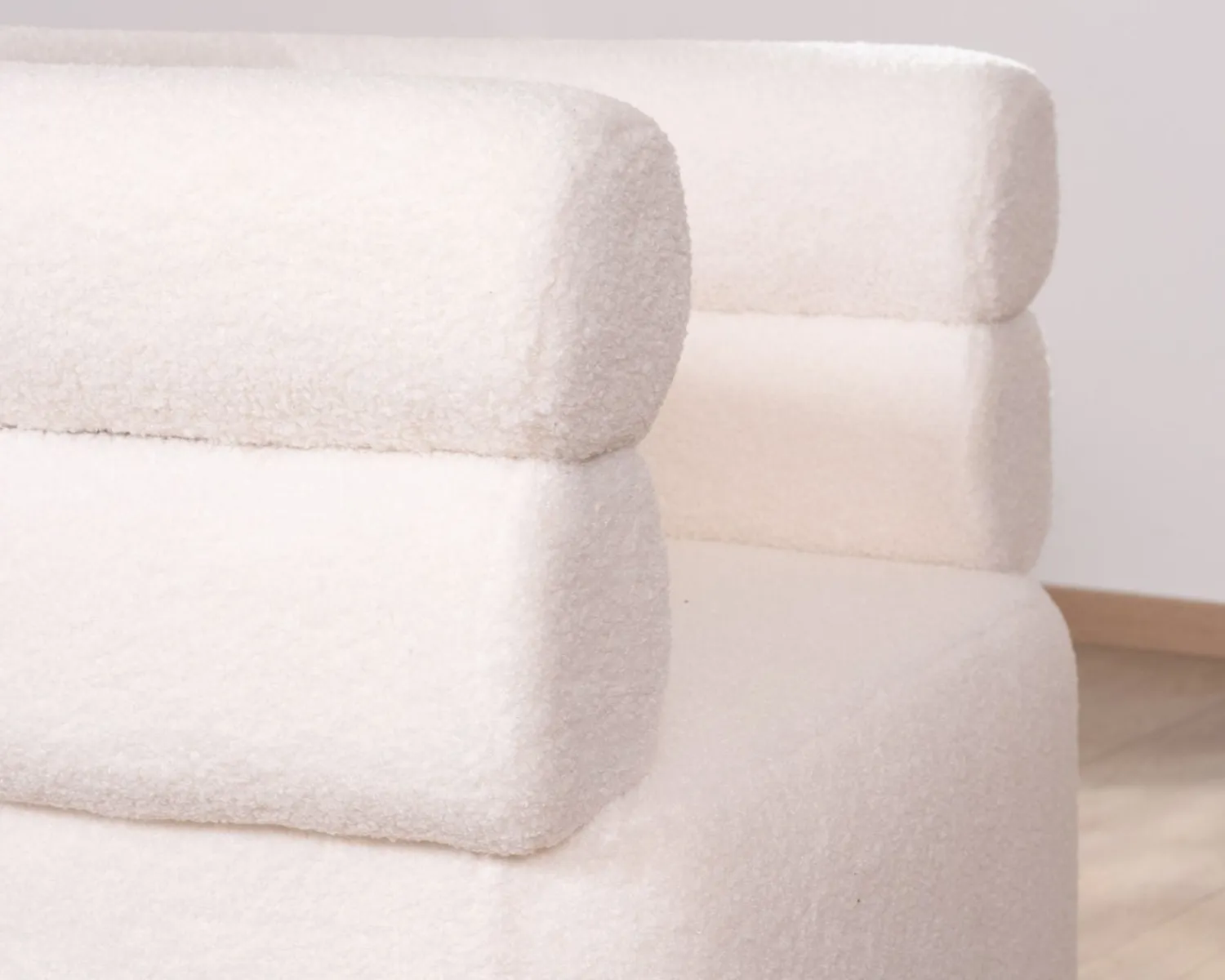 Meuble House Petite chauffeuse en tissu bouclette blanc design 70's "Wala" Discount