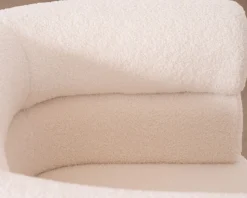 Meuble House Petite chauffeuse en tissu bouclette blanc design 70's