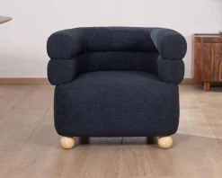 Meuble House Petite chauffeuse enveloppante en tissu bleu foncé 