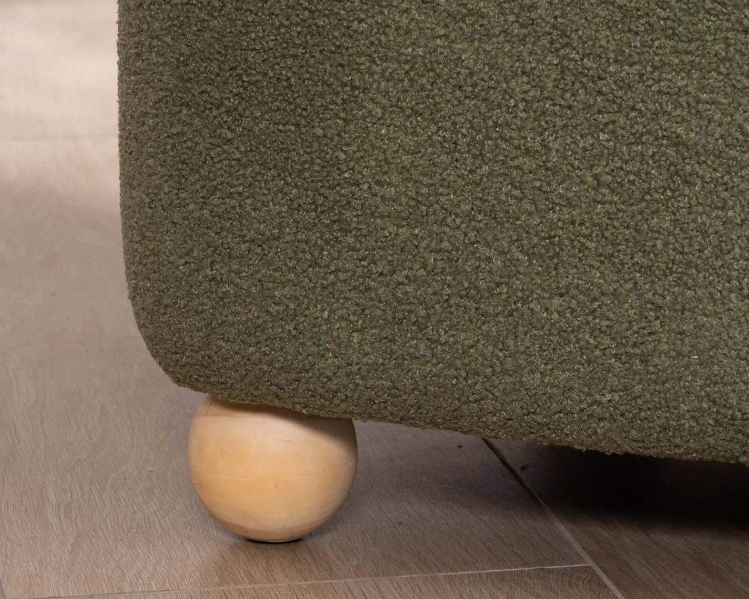 Meuble House Petite chauffeuse style retro "Wala" en tissu vert kaki Clearance