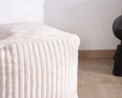 Meuble House Petit pouf cubique en velours blanc 