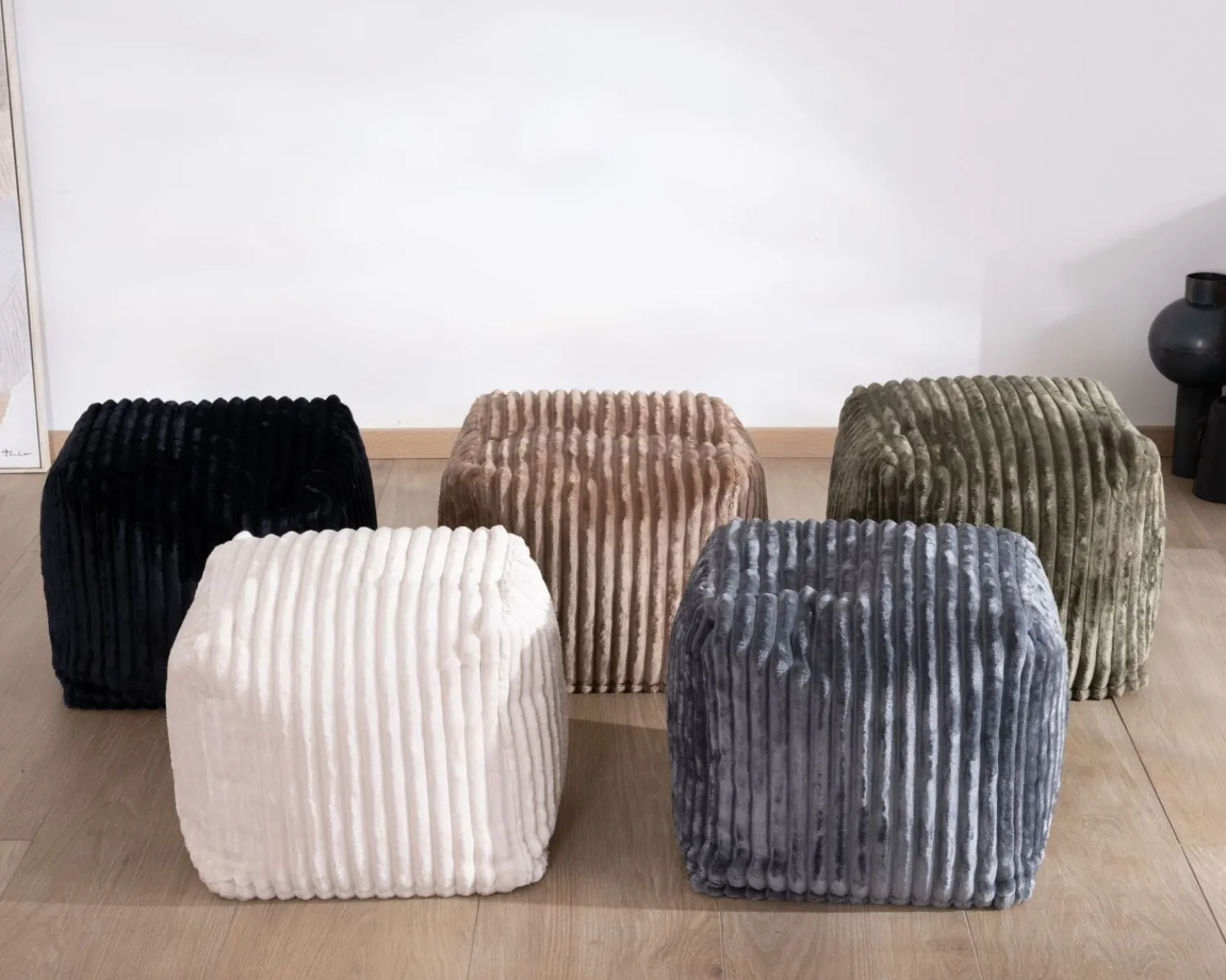 Meuble House Pouf cubique en velours côtelé kaki "Lizard" Hot