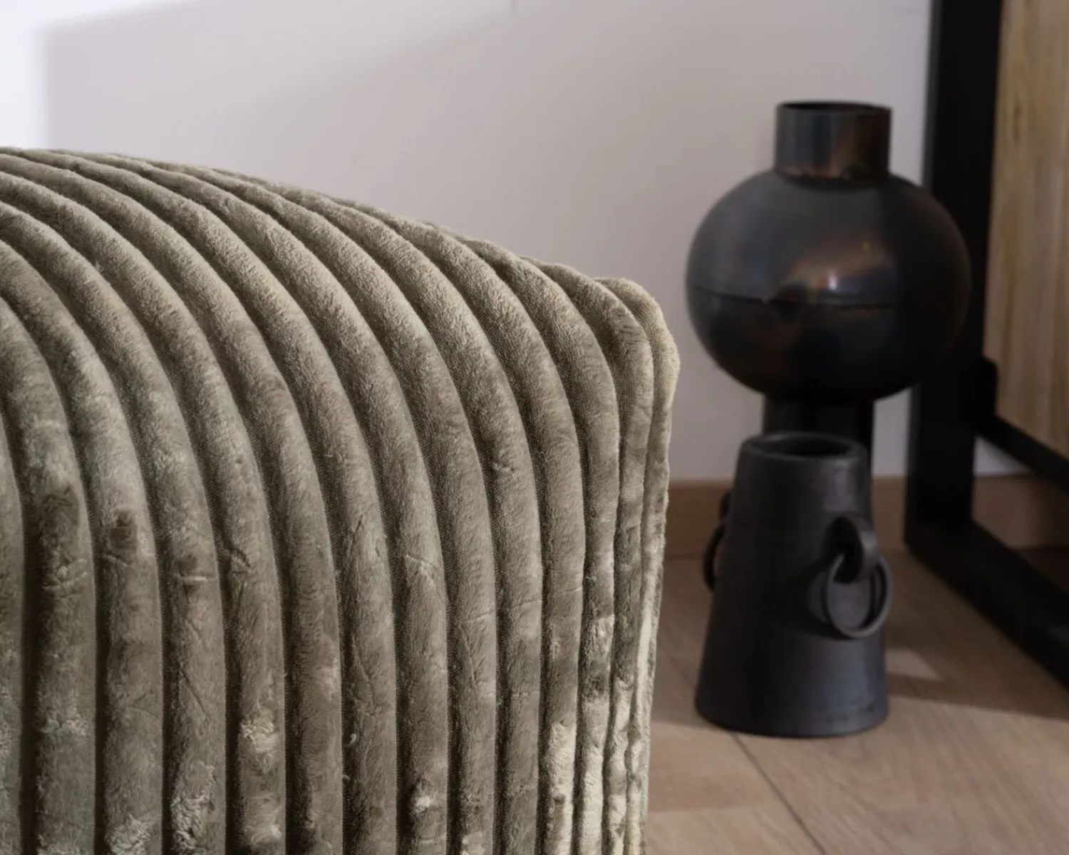 Meuble House Pouf cubique en velours côtelé kaki "Lizard" Hot