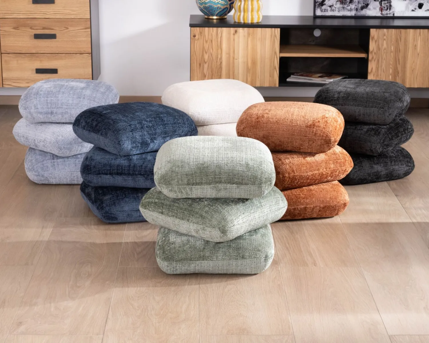 Meuble House Pouf design pivotant en tissu tramé bleu glacier à reflets lumineux « Flow » esprit scandinave Hot