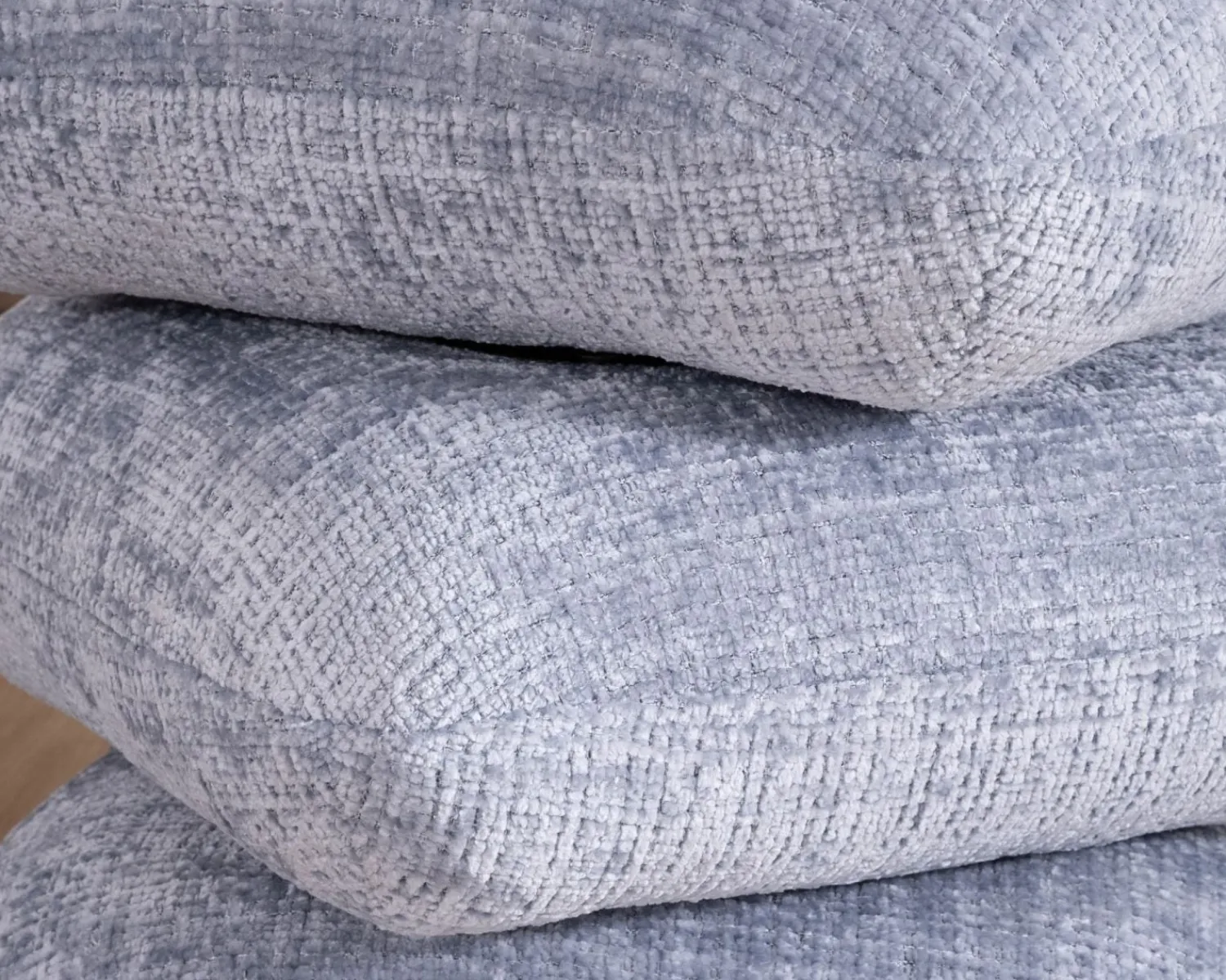 Meuble House Pouf design pivotant en tissu tramé bleu glacier à reflets lumineux « Flow » esprit scandinave Hot
