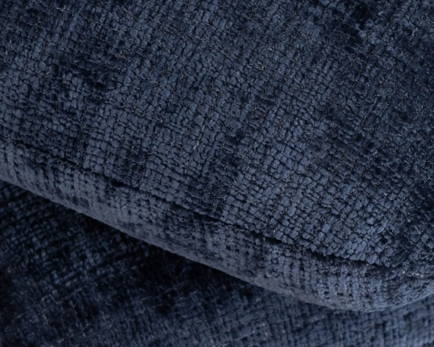 Meuble House Pouf moderne pivotant « Flow » en tissu tramé bleu nuit finition satinée forme organique Discount