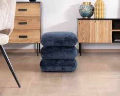 Meuble House Pouf moderne pivotant « Flow » en tissu tramé bleu nuit finition satinée forme organique Discount