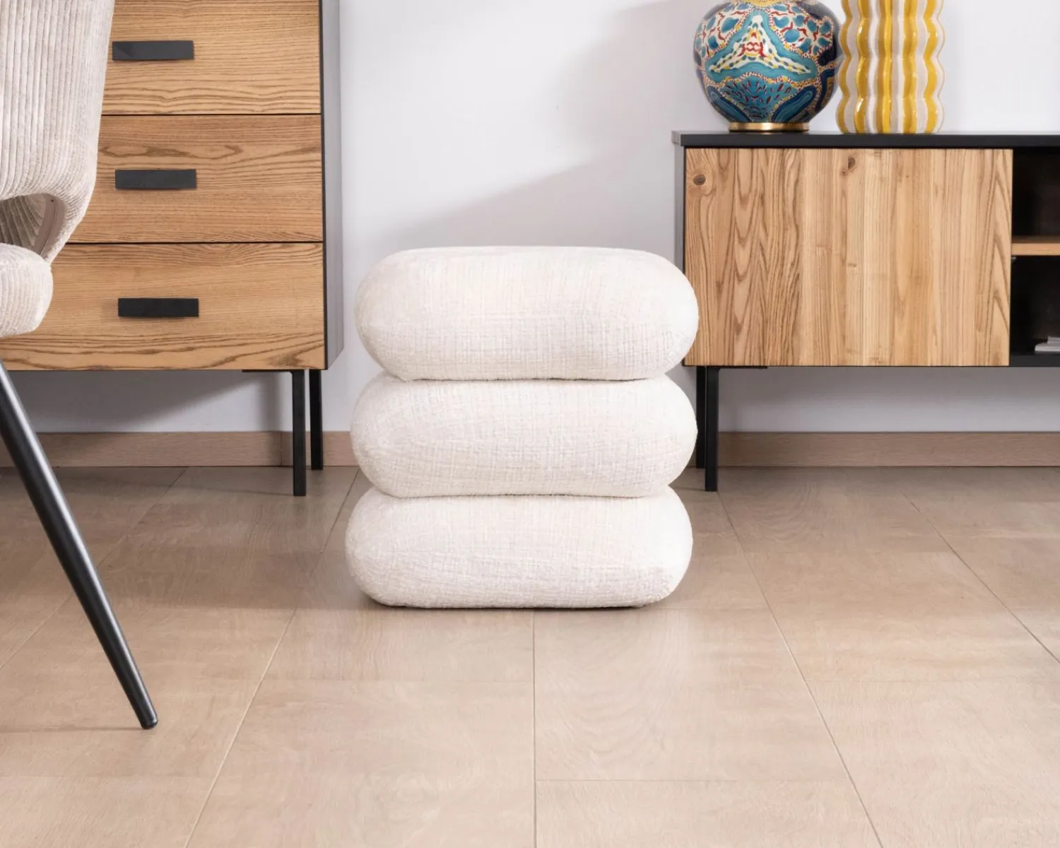 Meuble House Pouf pivotant « Flow » style contemporain en tissu tramé écru à reflets soyeux Discount