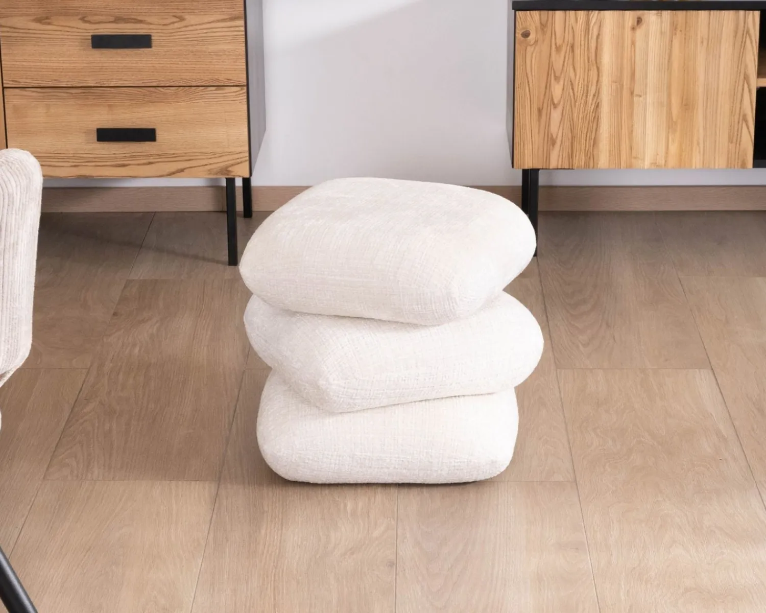 Meuble House Pouf pivotant « Flow » style contemporain en tissu tramé écru à reflets soyeux Discount