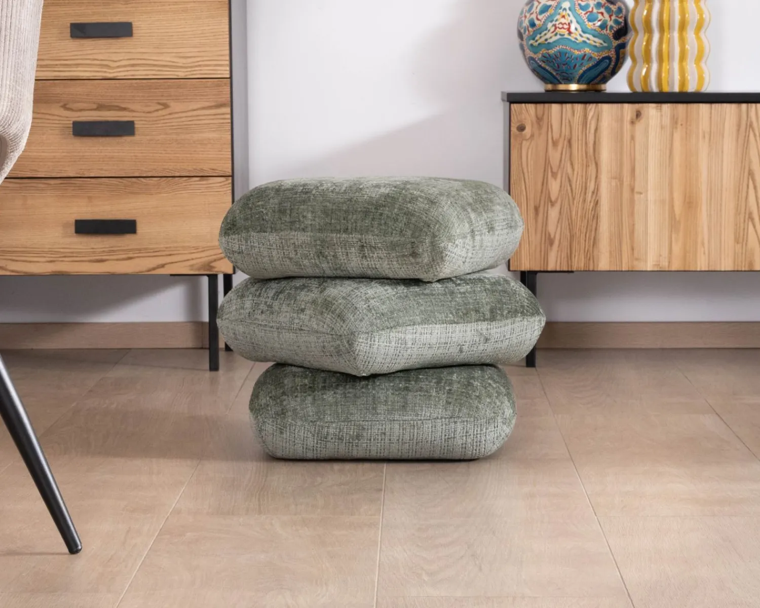 Meuble House Pouf tournant esprit zen et contemporain en tissu tramé vert sauge « Flow » Hot
