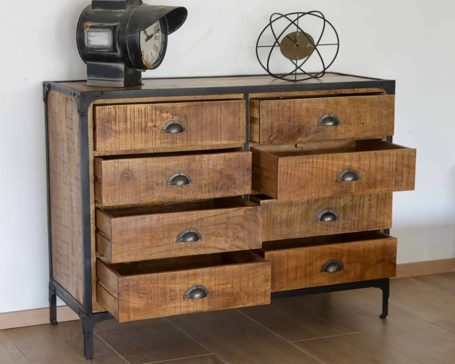 Meuble House Rangements à tiroirs en bois et métal style commode d’antiquaire "Emil"