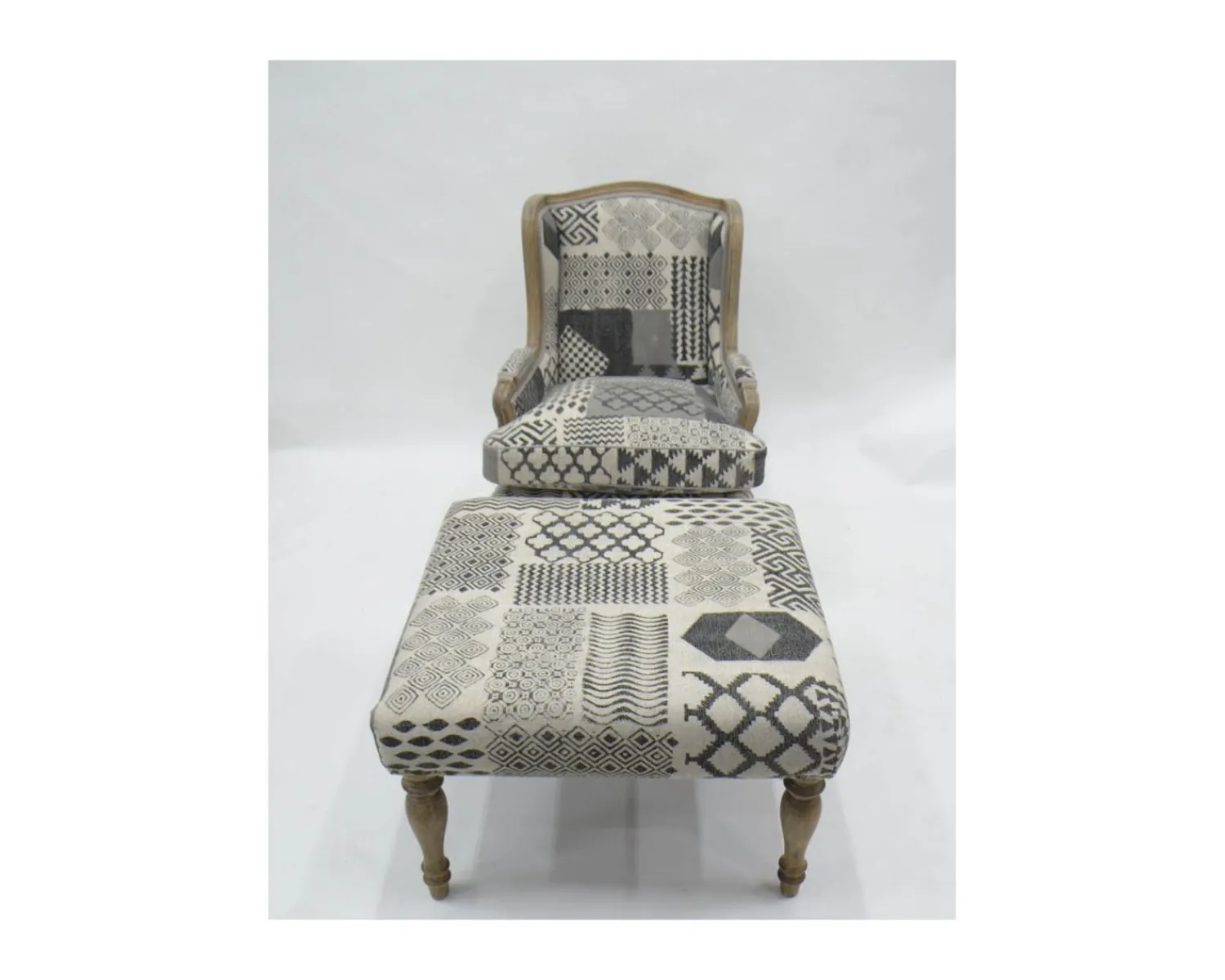 Meuble House Repose-pieds gris motif patchwork et pieds en bois naturel "Sofia" New