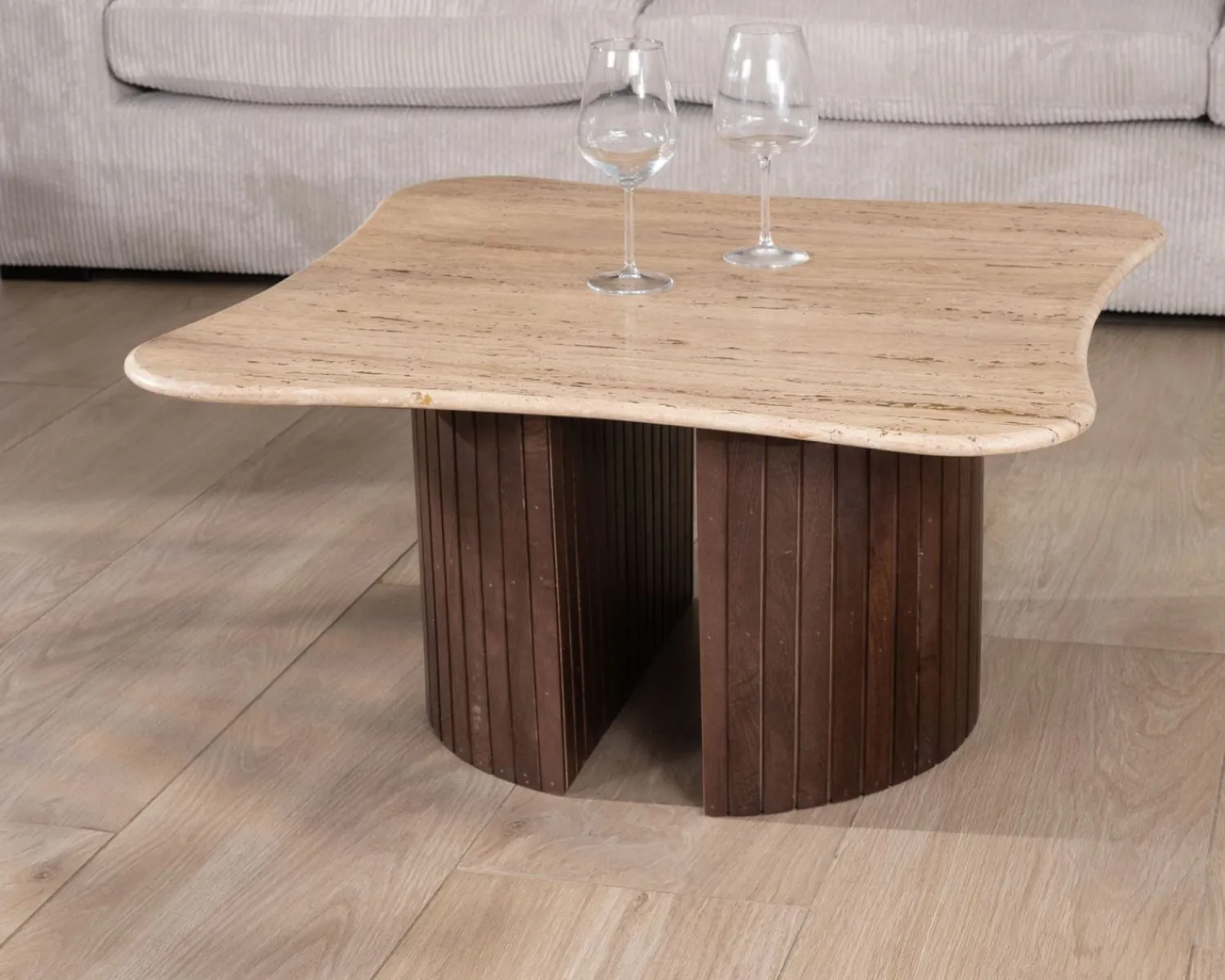 Meuble House Table basse design en travertin et manguier "Archipel" avec pieds en demi-sphères Best