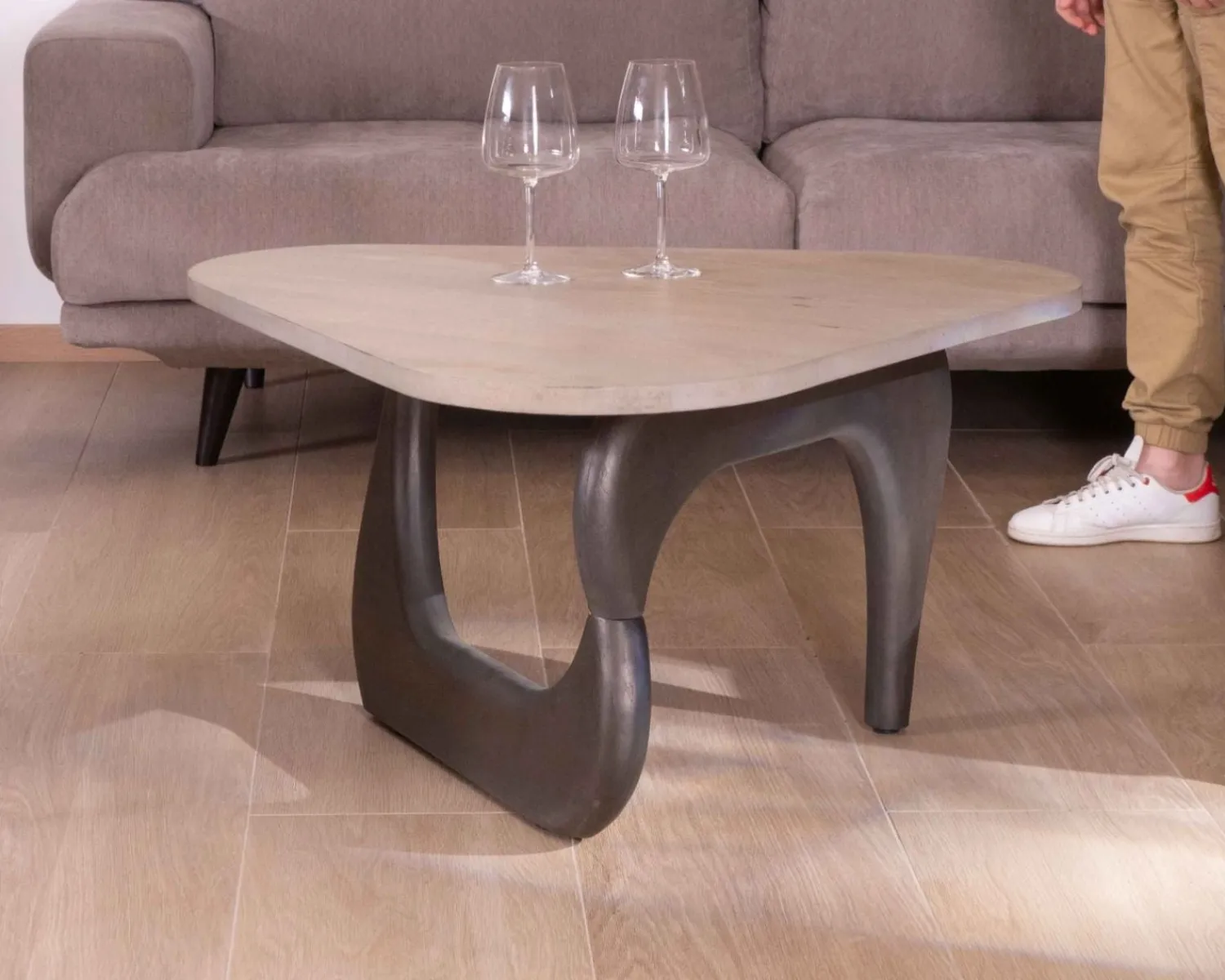 Meuble House Table basse en manguier massif plateau triangulaire "Pop Vintage" Online