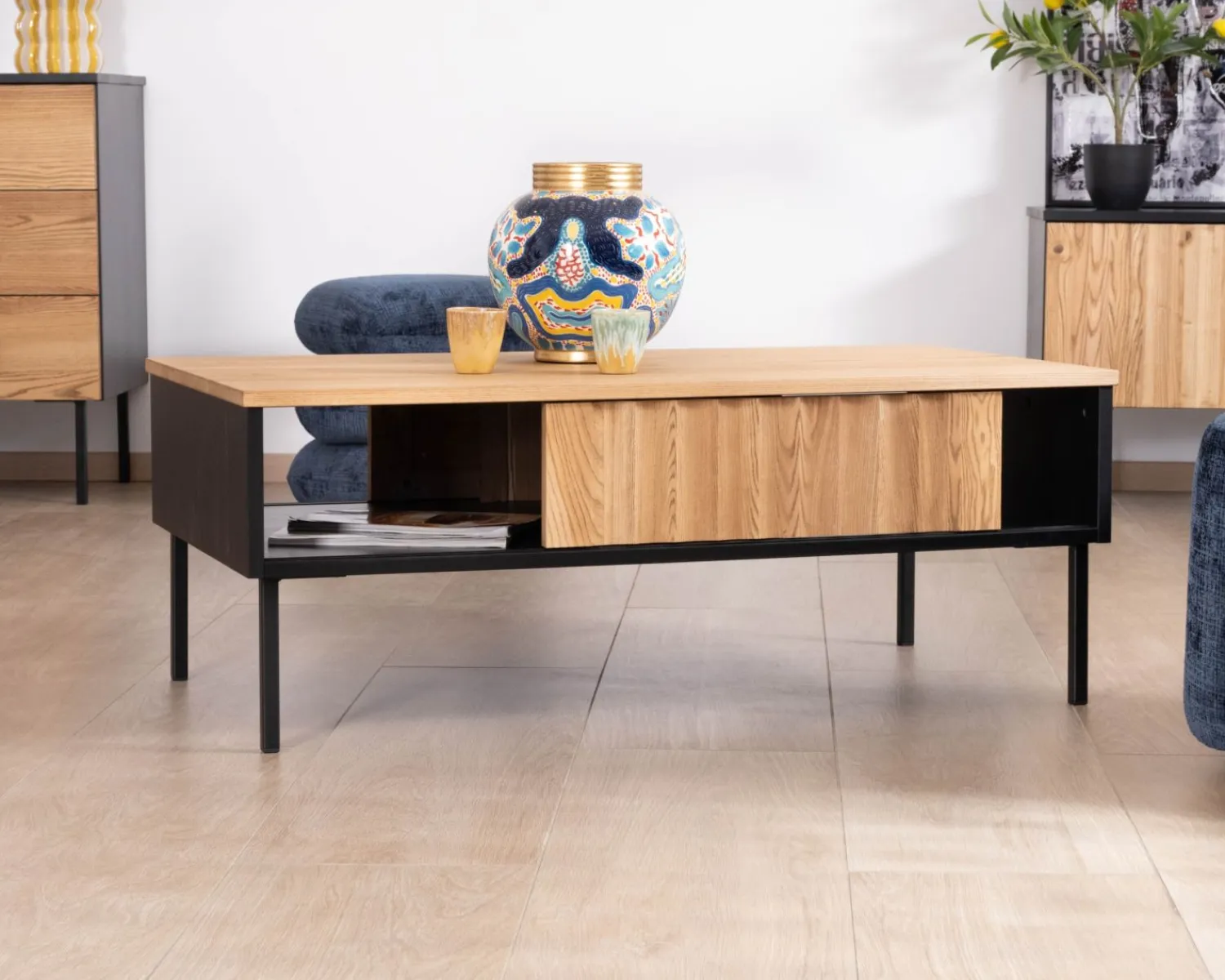 Meuble House Table basse esprit newtro en bois massif naturel et noir "Sydney" avec portes coulissantes Discount