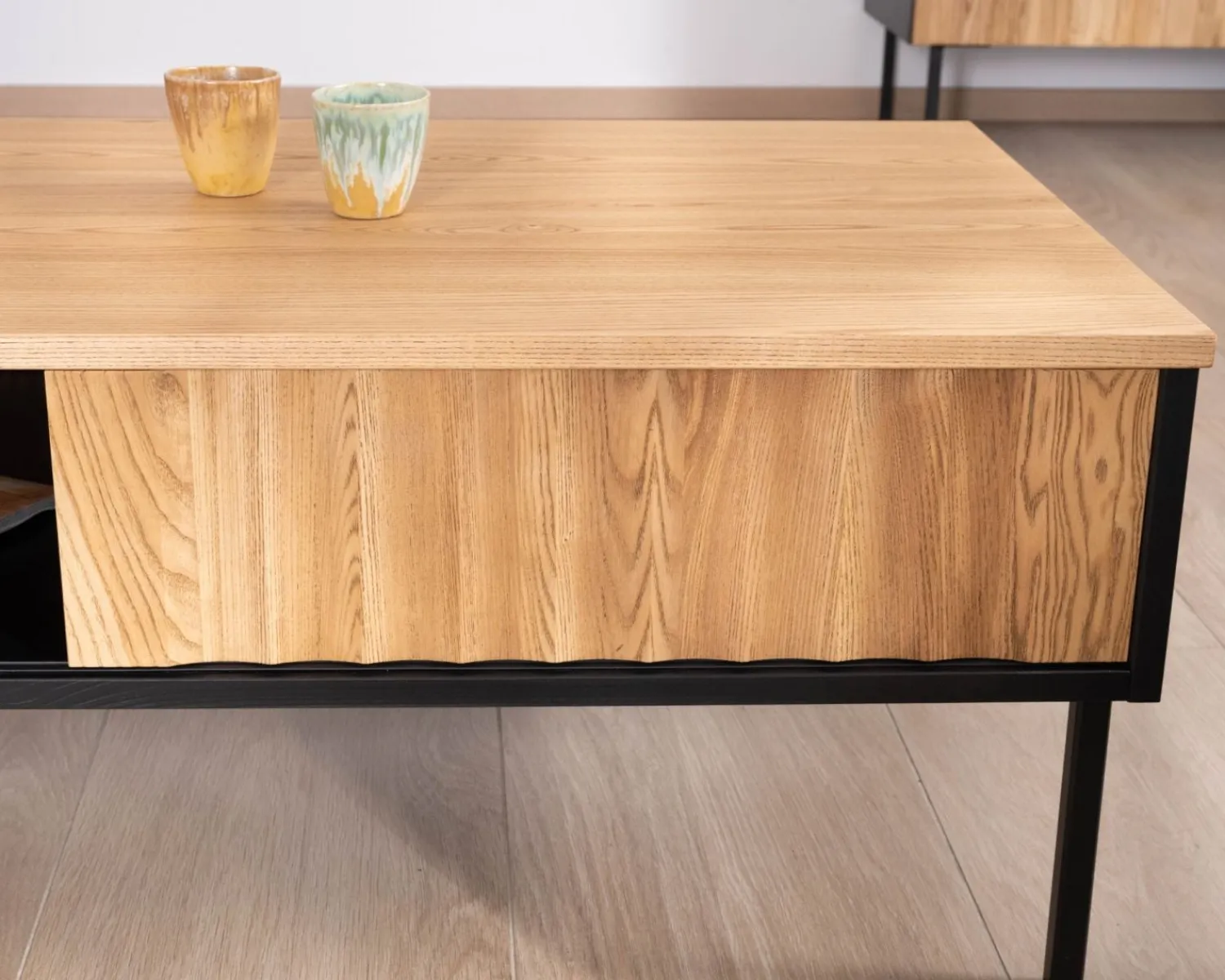 Meuble House Table basse esprit newtro en bois massif naturel et noir "Sydney" avec portes coulissantes Discount