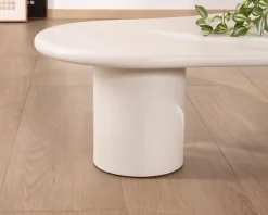 Meuble House Table basse forme organique en micro-ciment teinté crème 