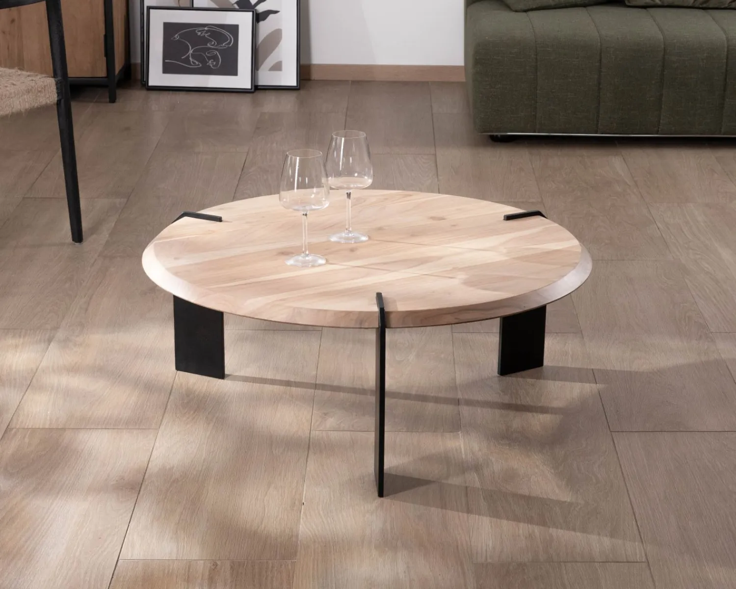 Meuble House Table basse ronde design en acacia et 3 pieds métal noir "Shelley" Sale