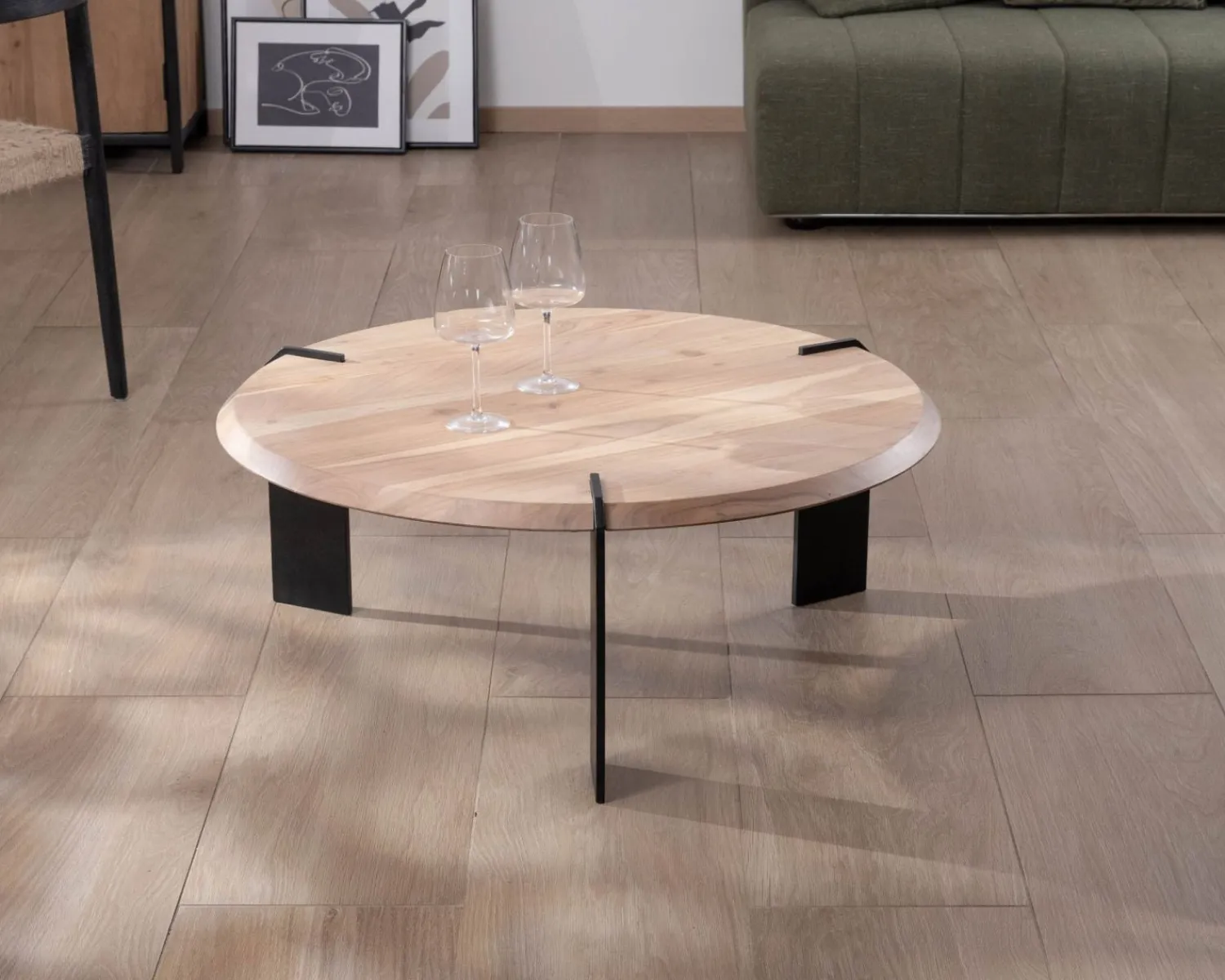 Meuble House Table basse ronde design en acacia et 3 pieds métal noir "Shelley" Sale
