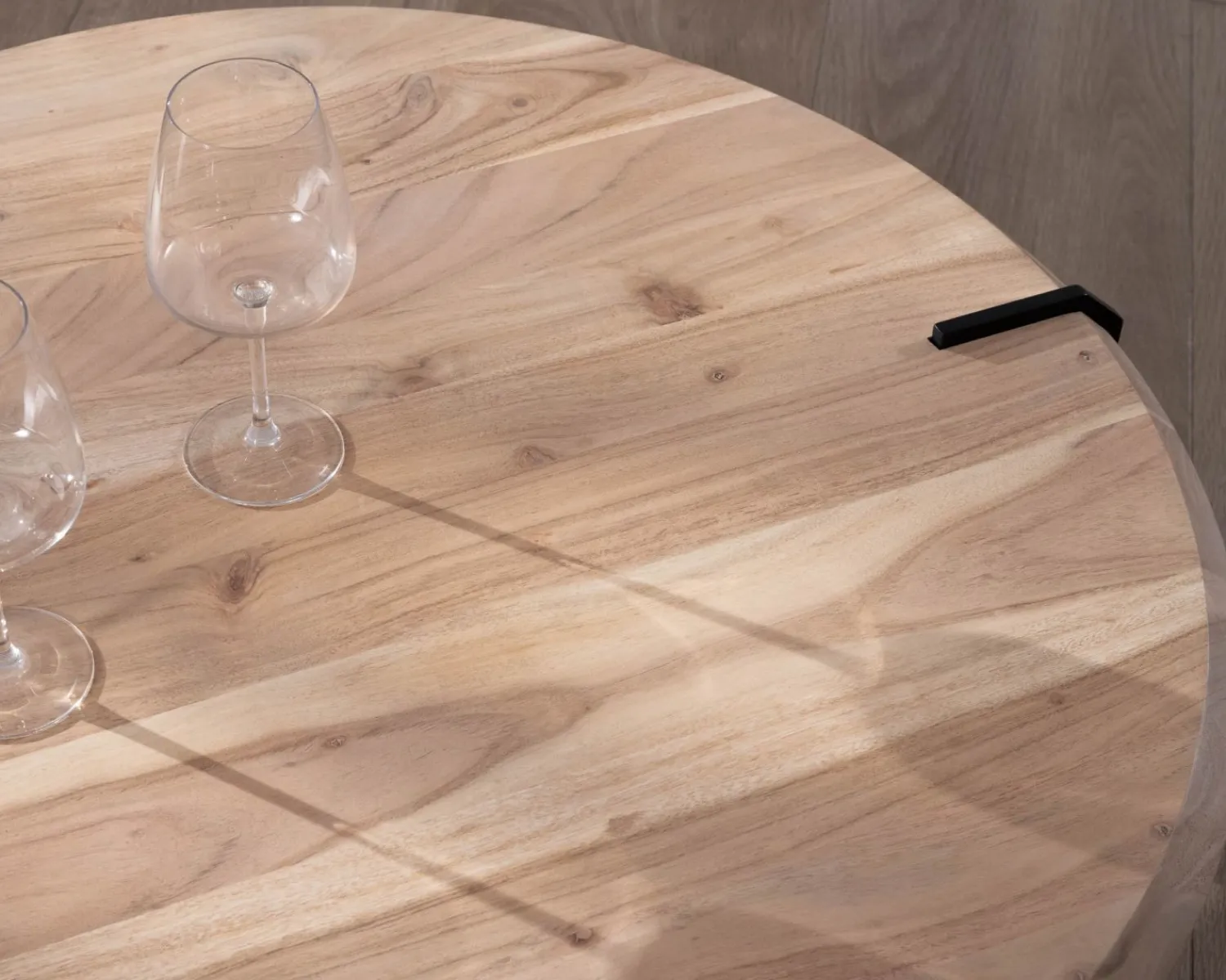 Meuble House Table basse ronde design en acacia et 3 pieds métal noir "Shelley" Sale