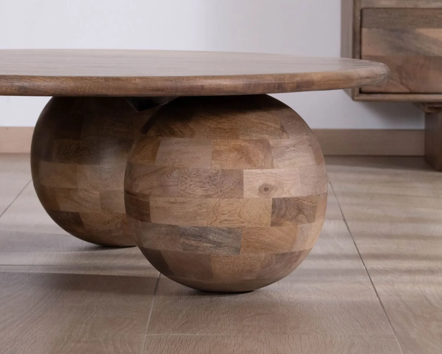 Meuble House Table basse ronde design épuré et organique en manguier massif "Oxyma" Discount
