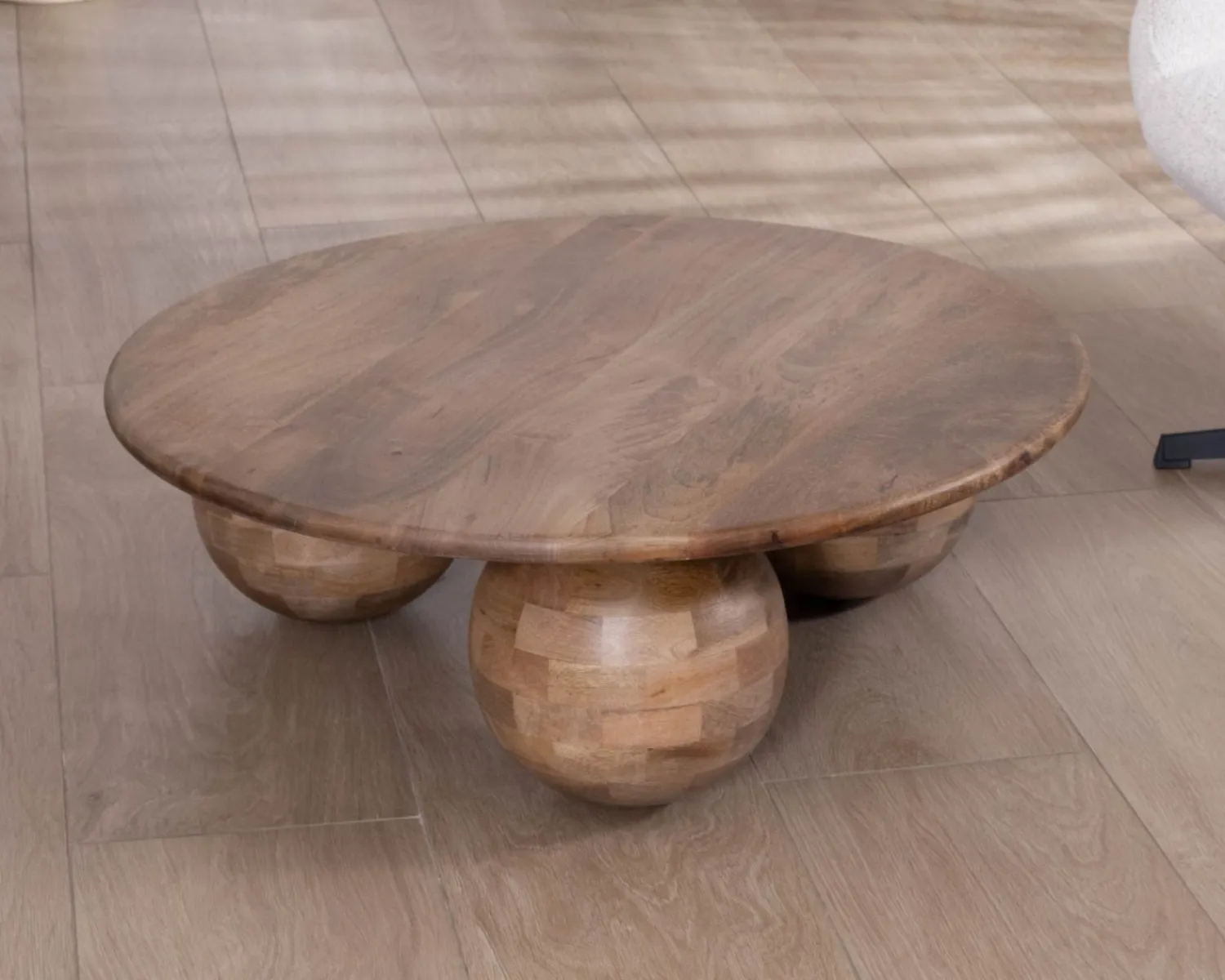 Meuble House Table basse ronde design épuré et organique en manguier massif "Oxyma" Discount