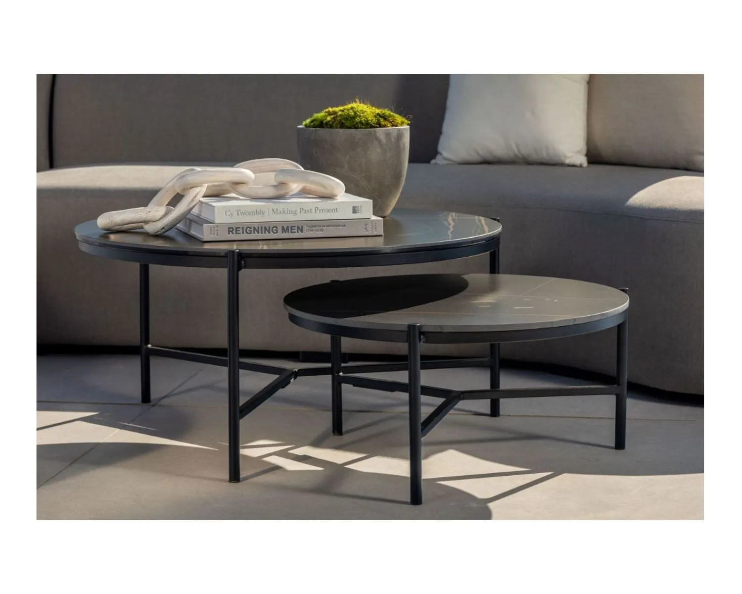 Meuble House Table basse ronde en aluminium et plateau céramique noir "Lazy Beach" diamètre 62 cm Hot