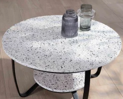 Meuble House Table basse ronde en terrazzo blanc et métal noir 