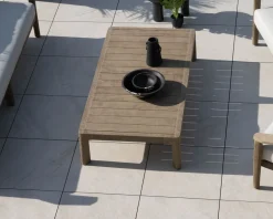 Meuble House Table basse spécial extérieur design épuré en teck finition naturelle sablée 