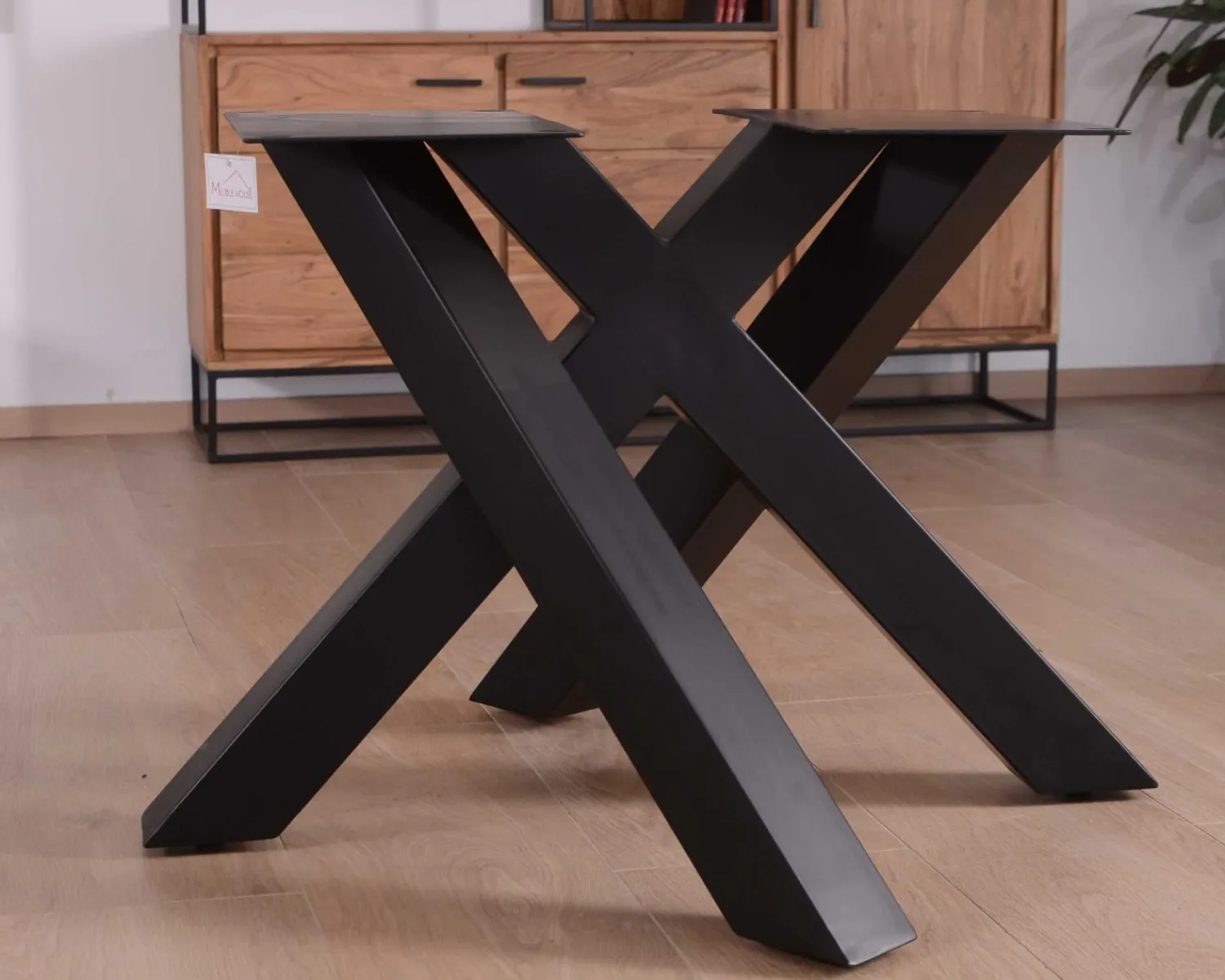 Meuble House Table carrée 150x150 cm acacia naturel massif et métal noir "Baillif" Discount