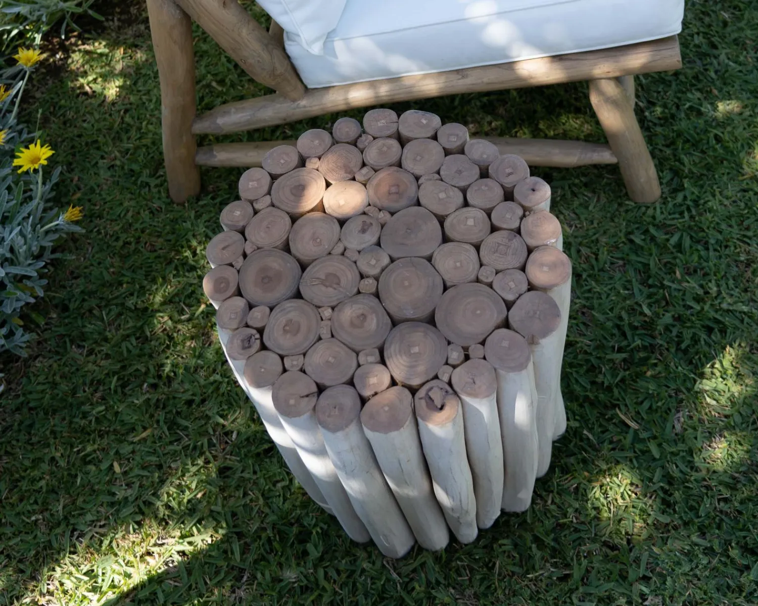 Meuble House Table d'appoint style ethnique en branches de teck "Sumatra" blanc et bois Discount