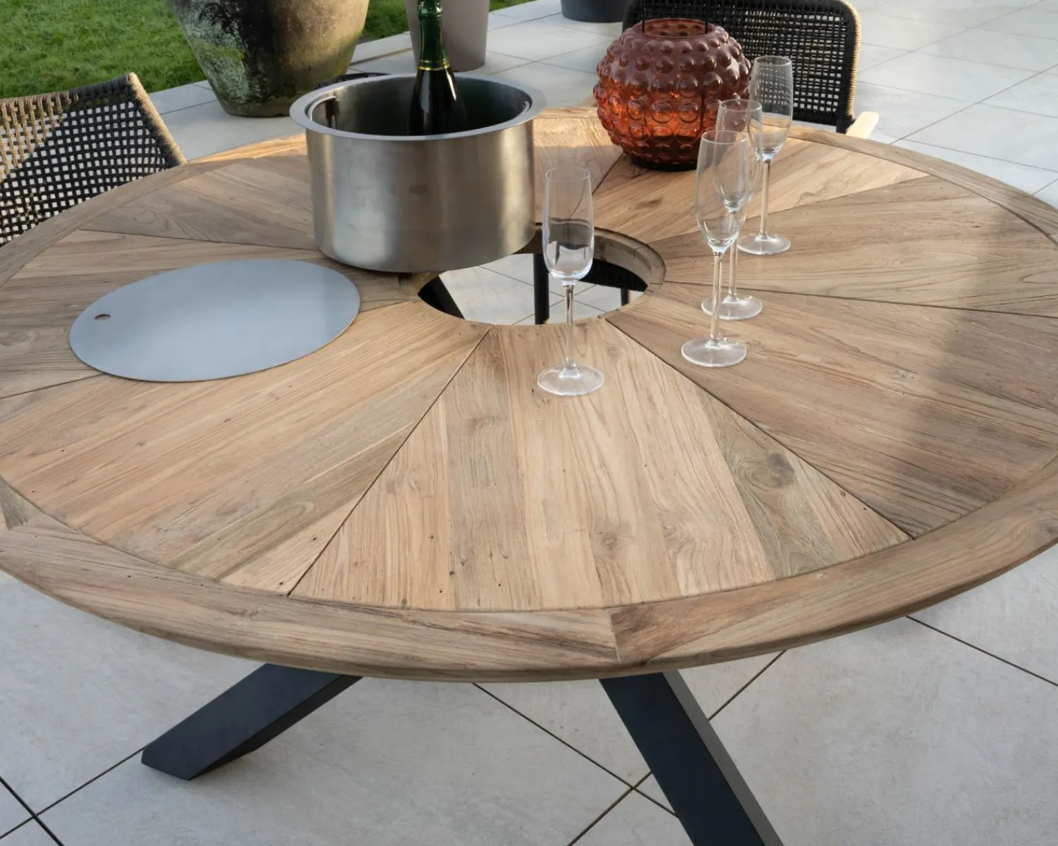 Meuble House Table de jardin haut de gamme "Hélios" avec plateau rosace et seau à glace intégré Hot