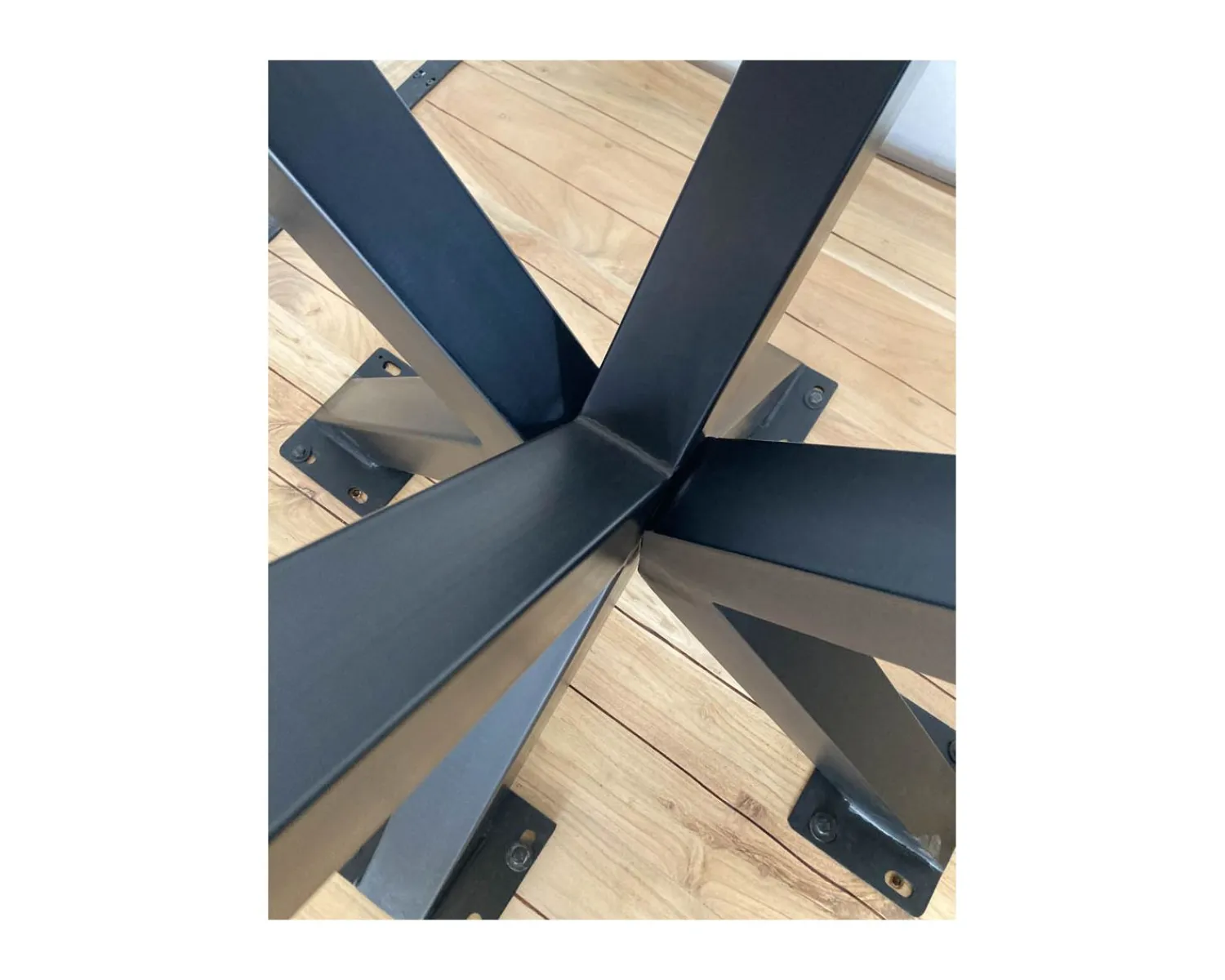 Meuble House Table de repas carrée 120 cm en acacia et pieds croix métal "3D" Clearance