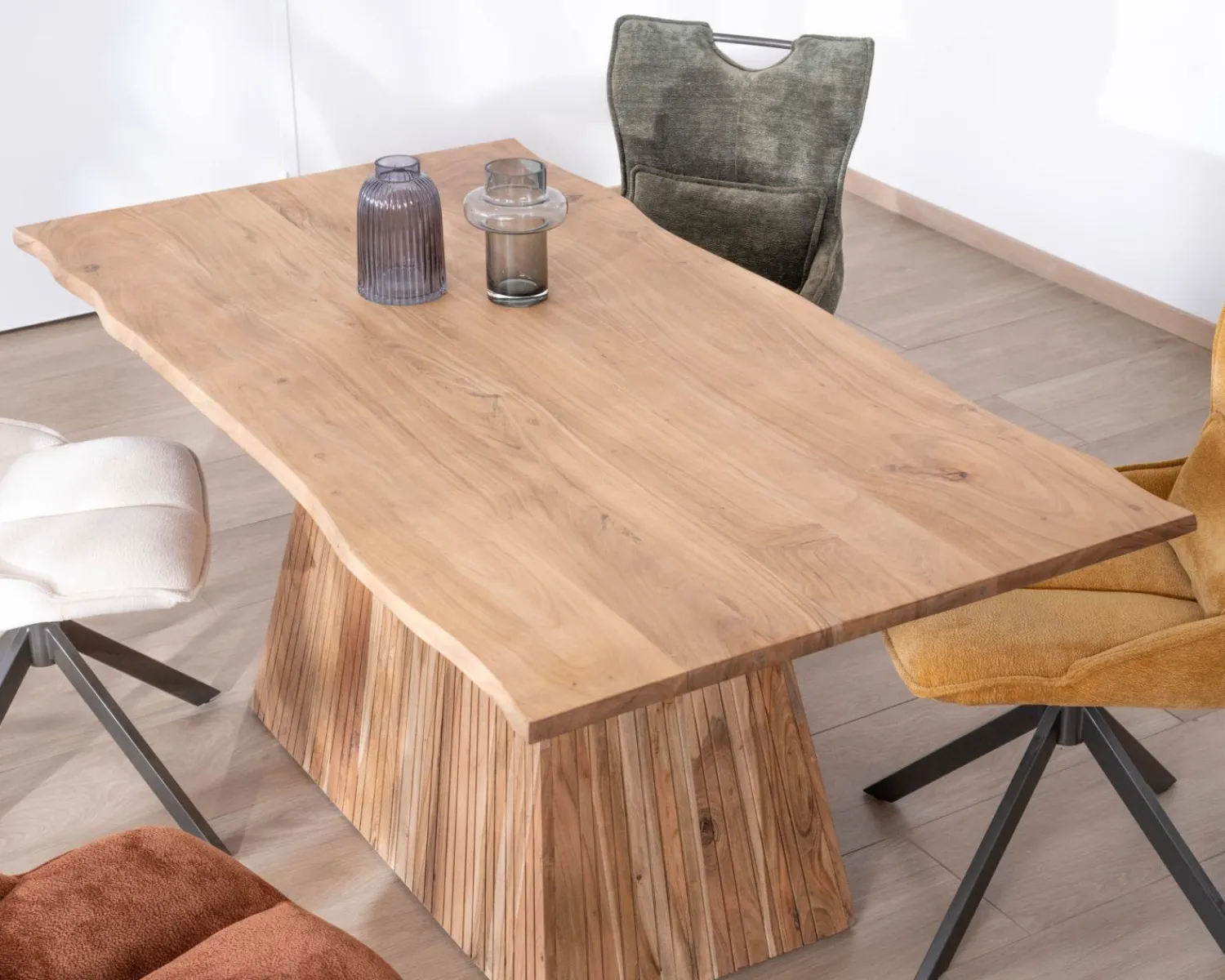 Meuble House Table de repas 175 cm design "Elki" en acacia avec pied central Discount