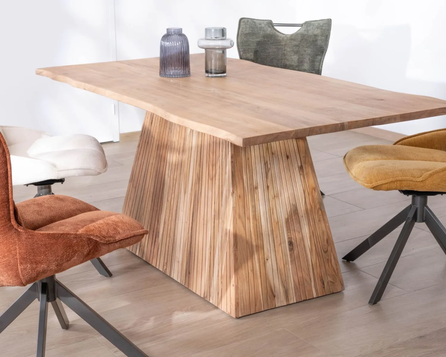 Meuble House Table de repas 175 cm design "Elki" en acacia avec pied central Discount