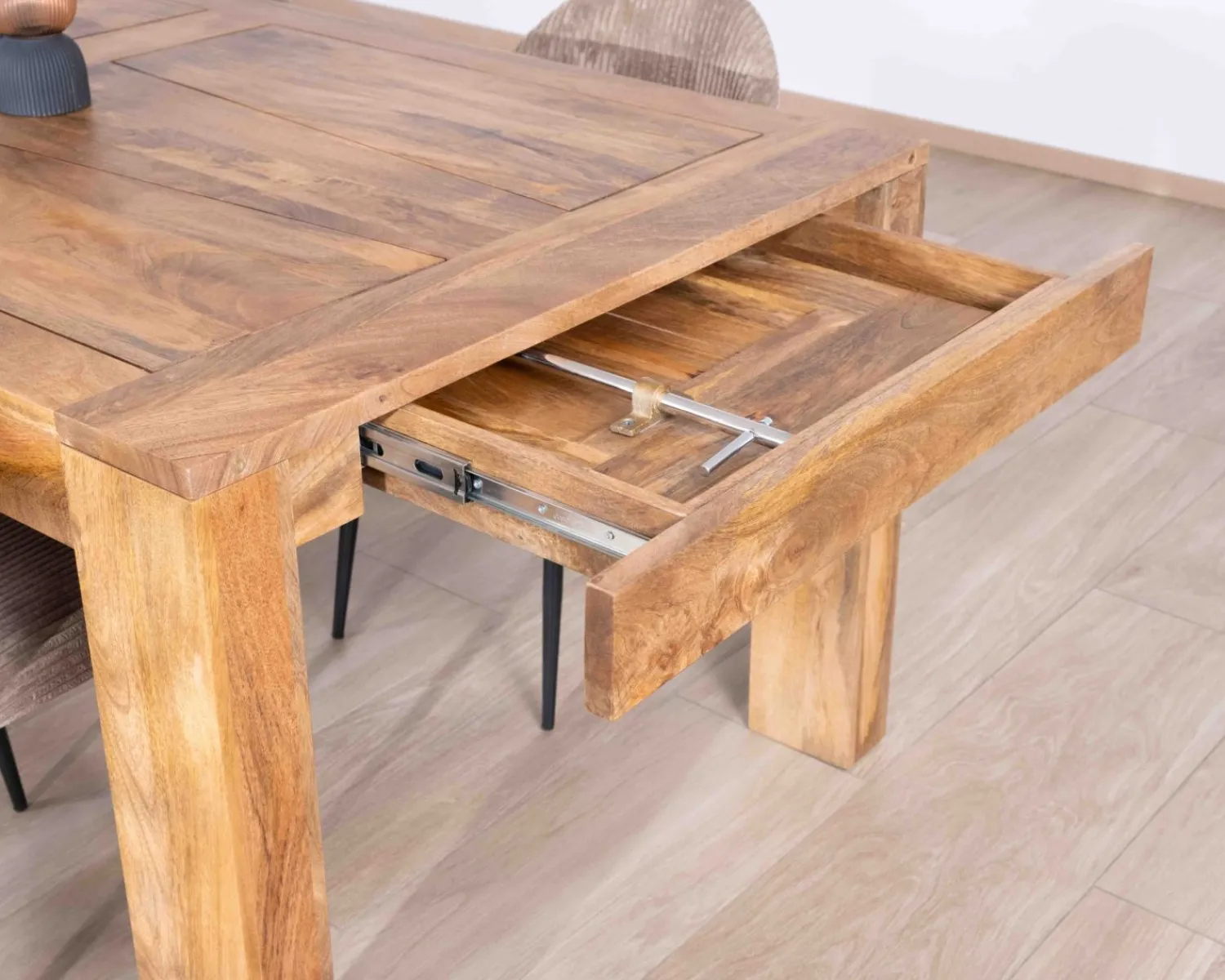 Meuble House Table de repas extensible 200 à 290 cm "Jappy" en manguier foncé Clearance