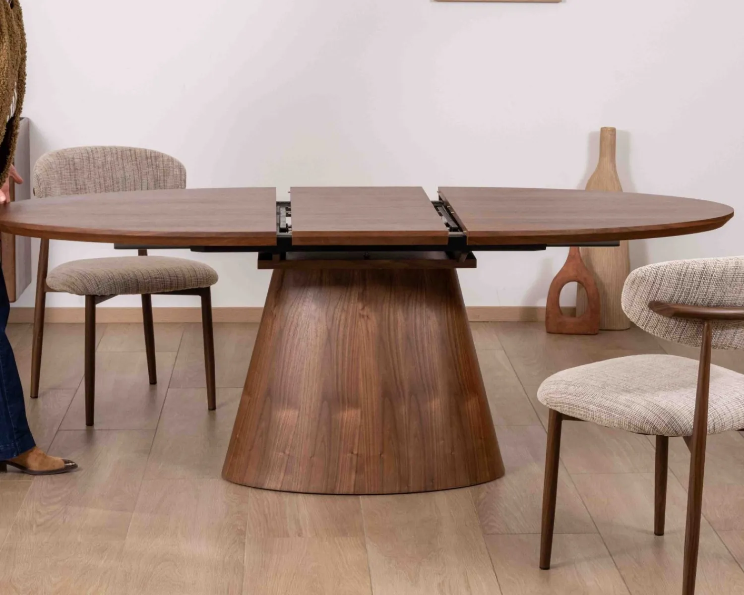 Meuble House Table de repas extensible 160–200 cm teinte noyer "Oria" forme ovale Online