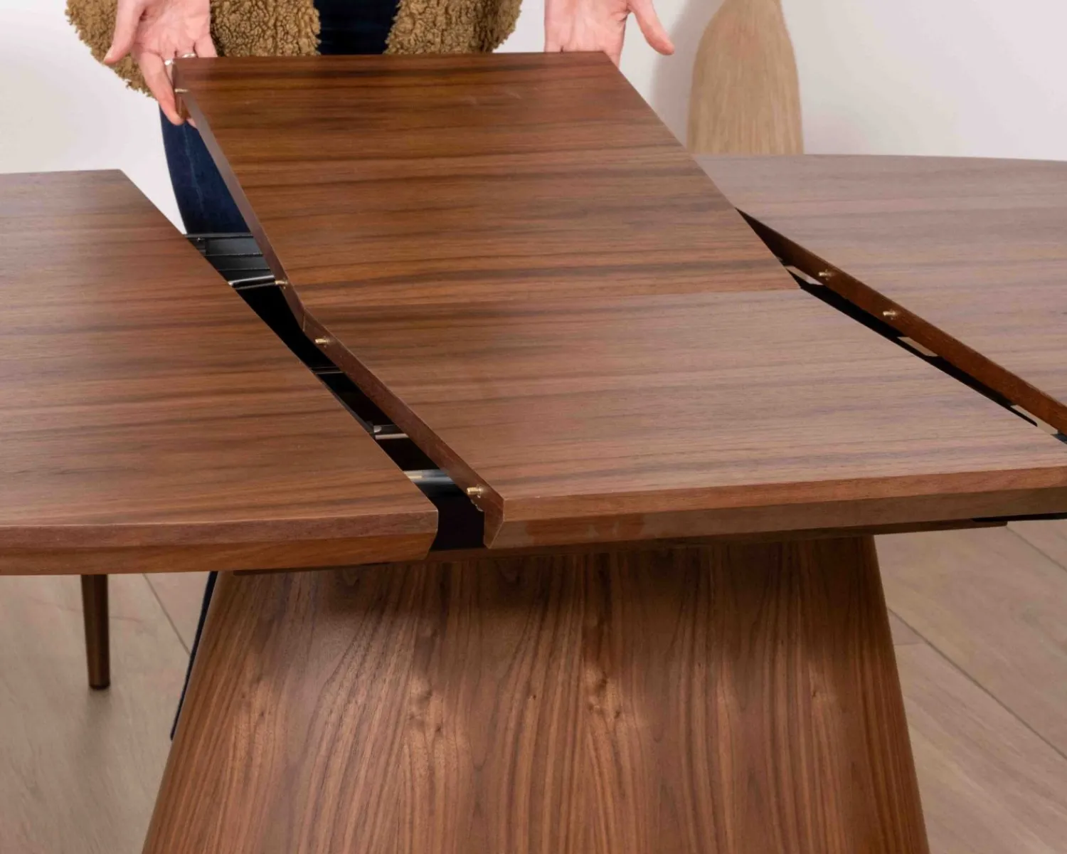 Meuble House Table de repas extensible 160–200 cm teinte noyer "Oria" forme ovale Online