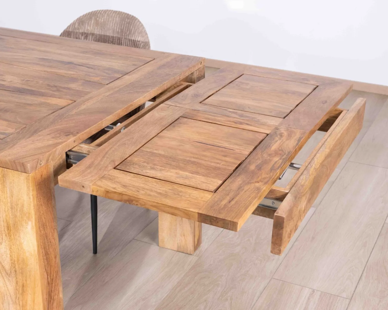Meuble House Table de repas extensible en manguier teinte chêne clair "Jappéo" 160 à 250 cm Discount