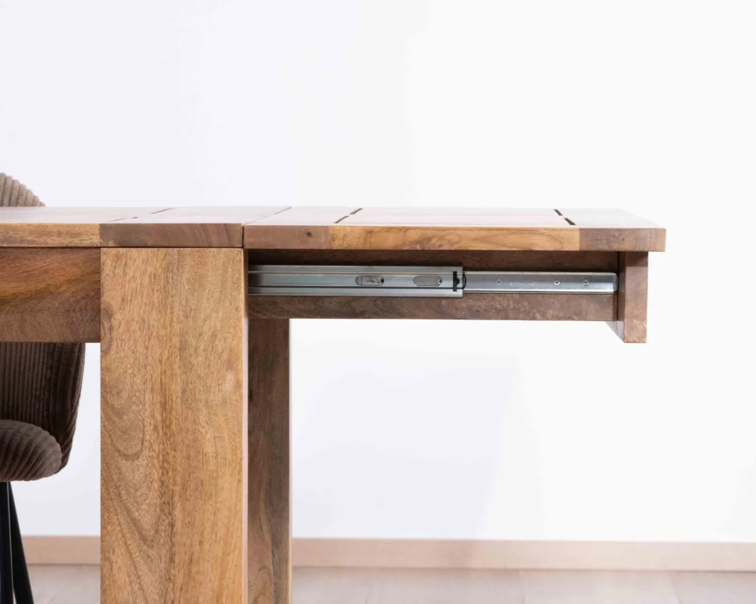 Meuble House Table de repas extensible en manguier teinte chêne clair "Jappéo" 160 à 250 cm Discount