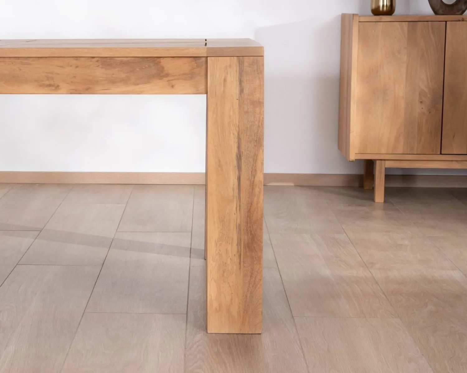 Meuble House Table de repas extensible en manguier teinte chêne clair "Jappéo" 160 à 250 cm Discount