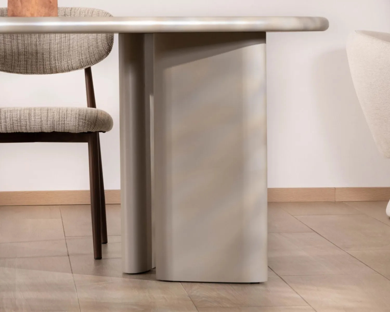 Meuble House Table de repas ovale 180 cm design moderne et épuré beige "Odyna" Discount