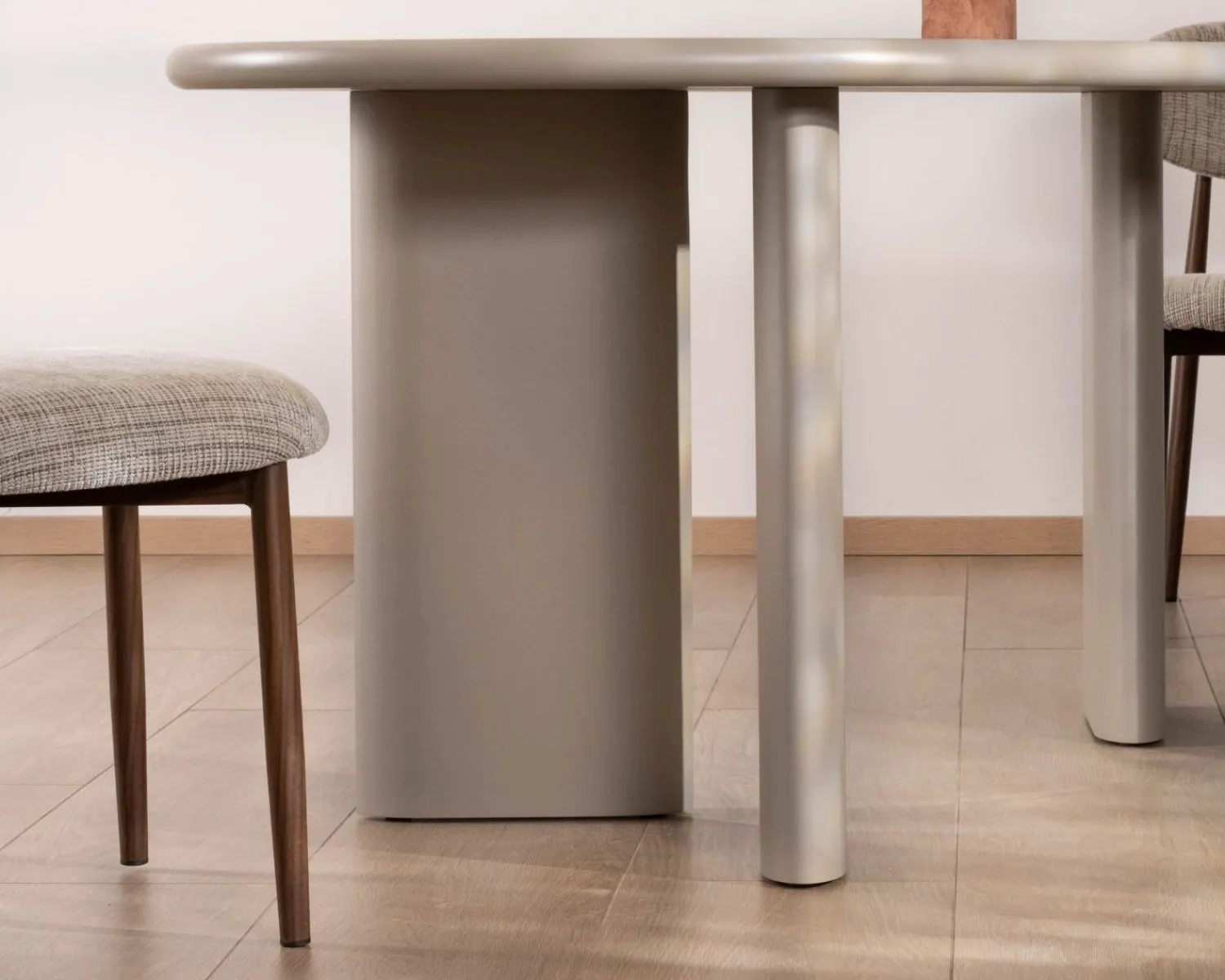 Meuble House Table de repas ovale 180 cm design moderne et épuré beige "Odyna" Discount