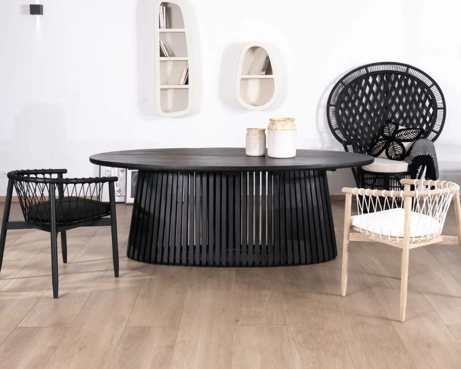 Meuble House Table de repas ovale 210 cm en teck noir pied central ajouré "Dutipi" Discount